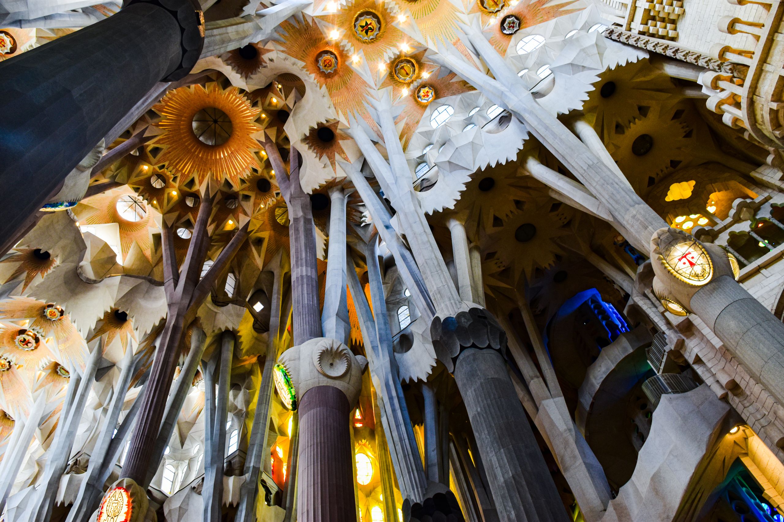 Intricate ceiling and columns of the Sagrada Familia in Barcelona, showcasing Gothic and Art Nouveau styles.